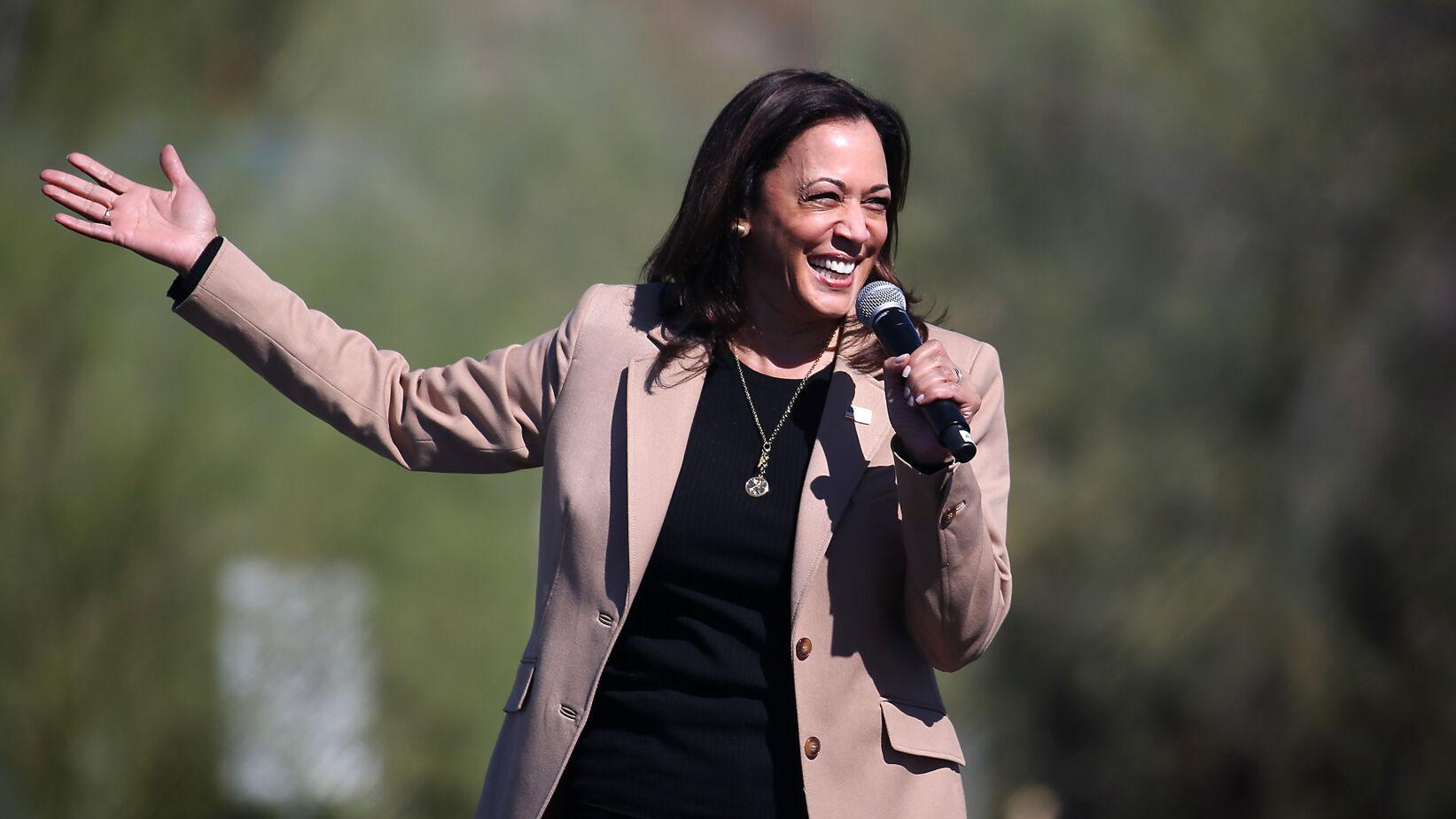 Kamala Harris, candidata a la vicepresidencia, se reuni贸 con empresarias latinas en 罢耻肠蝉贸苍